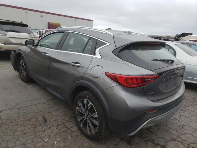 SJKCH5CR0JA058843 - 2018 INFINITI QX30 BASE GRAY photo 3