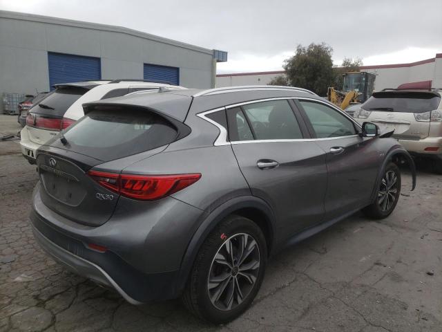 SJKCH5CR0JA058843 - 2018 INFINITI QX30 BASE GRAY photo 4