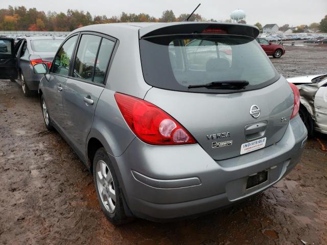 3N1BC13E88L407935 - 2008 NISSAN VERSA SILVER photo 3