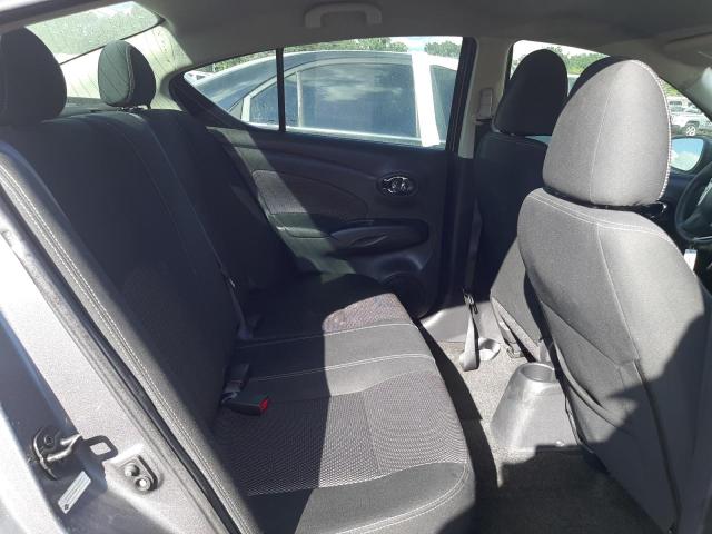 3N1CN7AP4JL832032 - 2018 NISSAN VERSA S ნაცრისფერი ფოტო 6