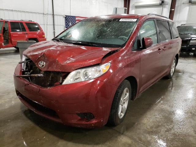 5TDKK3DCXDS353096 - 2013 TOYOTA SIENNA LE RED photo 2