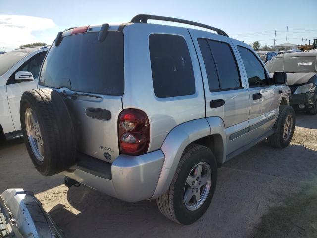 1J4GL38K95W638646 - 2005 JEEP LIBERTY RE SILVER photo 4