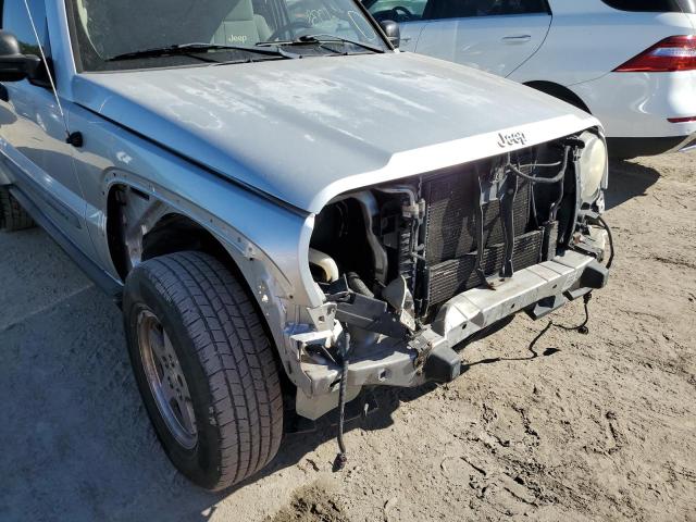 1J4GL38K95W638646 - 2005 JEEP LIBERTY RE SILVER photo 9