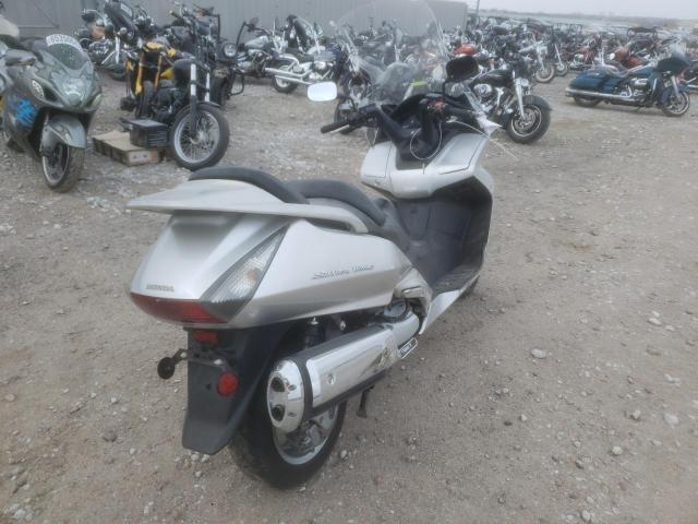 JH2PF01124K201047 - 2004 HONDA FSC600 D SILVER photo 4