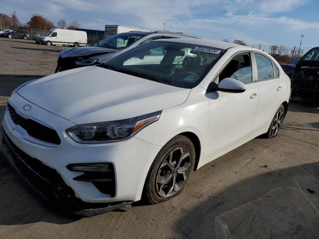 3KPF24AD2ME285116 - 2021 KIA FORTE FE WHITE photo 1