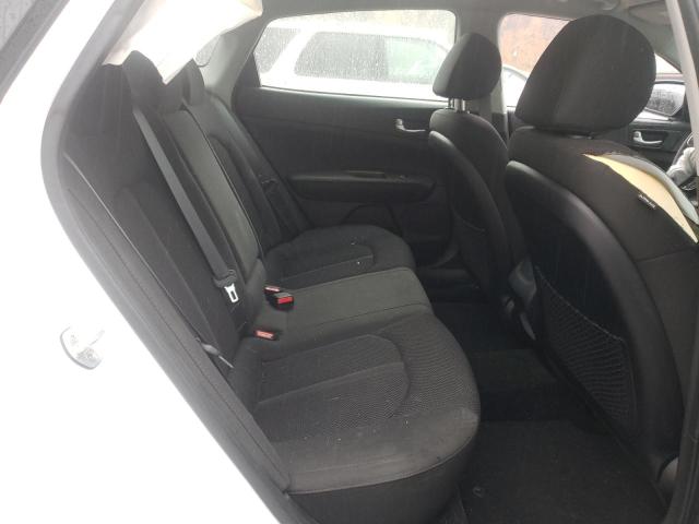 5XXGT4L34KG316053 - 2019 KIA OPTIMA LX WHITE photo 6
