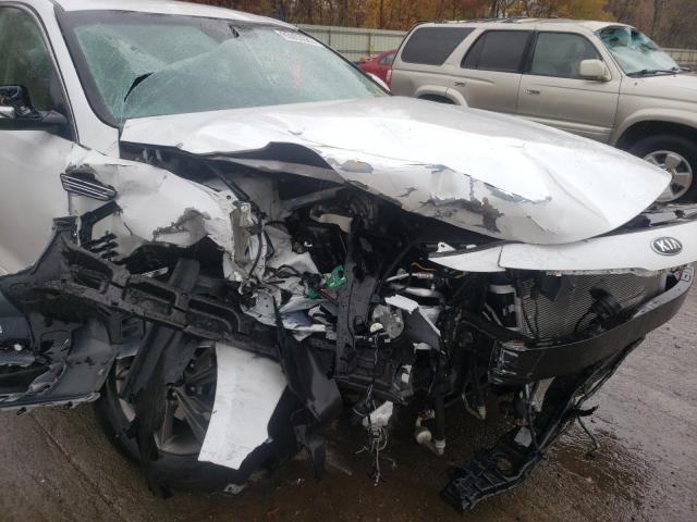 5XXGT4L34KG316053 - 2019 KIA OPTIMA LX WHITE photo 9