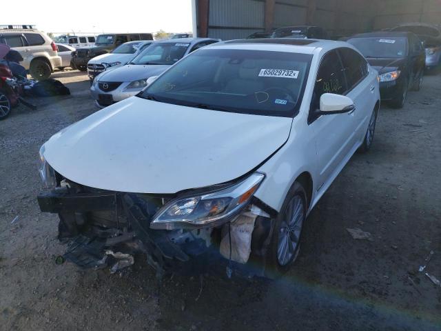 4T1BD1EB7JU061851 - 2018 TOYOTA AVALON HYB WHITE photo 2