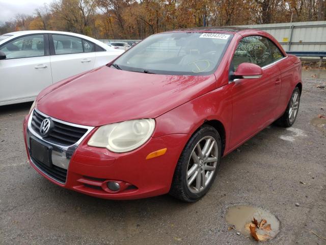 WVWFA71F58V017653 - 2008 VOLKSWAGEN EOS LUX Червоний фото 2