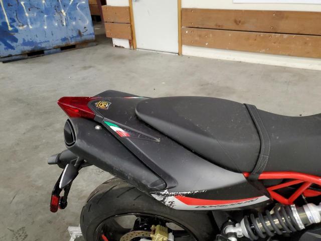 ZD4KBU009JS000101 - 2018 APRILIA DORSODURO RED photo 6