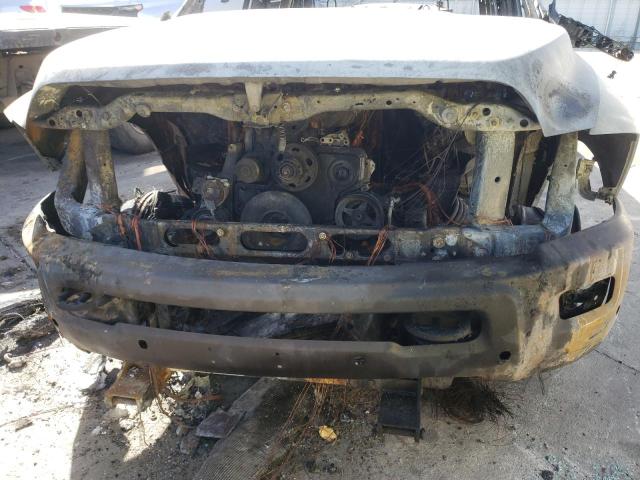 3C6UR5DL7JG371007 - 2018 RAM 2500 SLT 烧焦的 照片 9