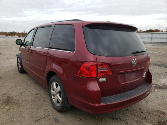 2V4RW3DGXBR642237 - 2011 VOLKSWAGEN ROUTAN SE RED photo 3