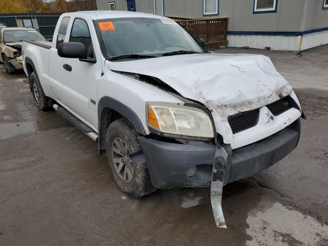 1Z7HT32N16S578985 - 2006 MITSUBISHI RAIDER DUR WHITE photo 1