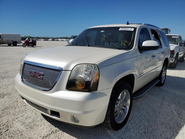 1GKUCEEF5AR102026 - 2010 GMC YUKON DENA WHITE photo 2