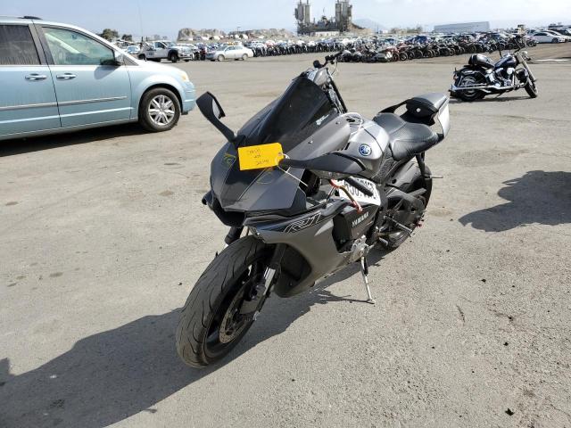 JYARN42YXGA000400 - 2016 YAMAHA YZFR1S C GRAY photo 2