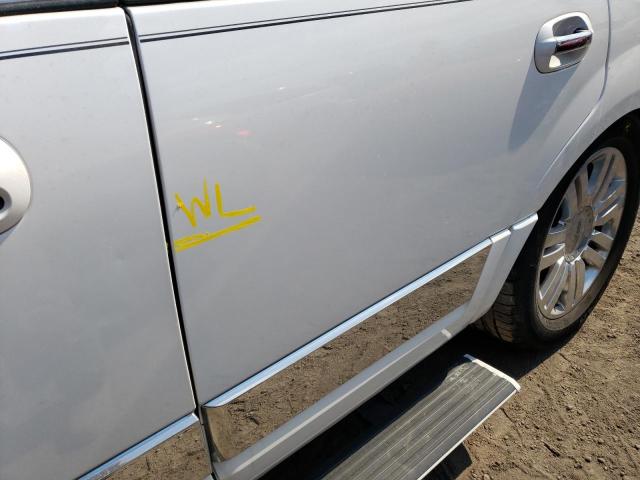 5LMJJ2J56BEJ02800 - 2011 LINCOLN NAVIGATOR 白色 照片 9