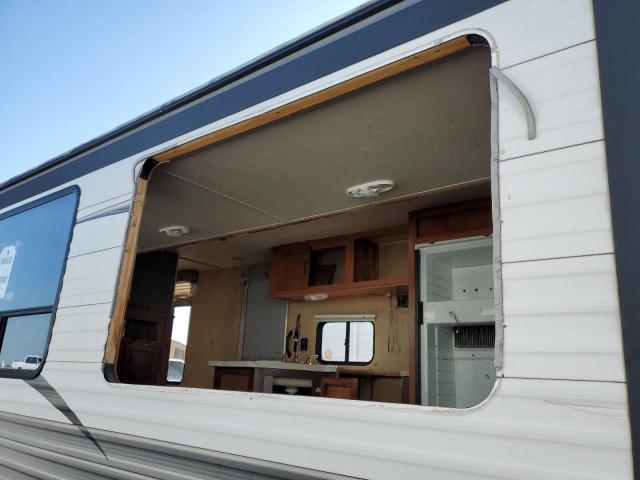 4X4TCKC2XFX117804 - 2015 CHER CAMPER WHITE photo 9