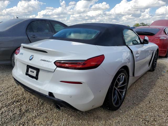 WBAHF3C01MWX25752 - 2021 BMW Z4 SDRIVE3 WHITE photo 4