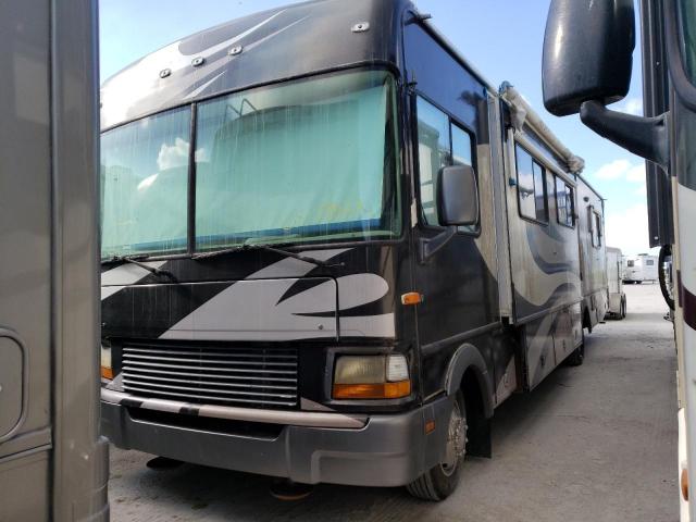 3FCNF53SXYJA01441 - 2000 BNDR MOTORHOME BLACK photo 2