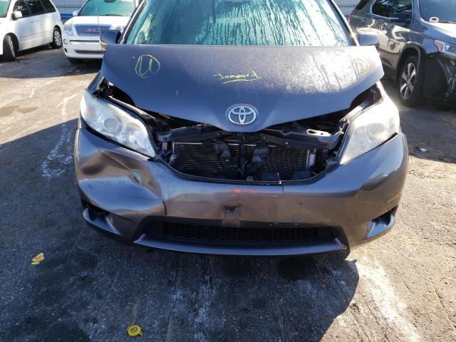 5TDKK3DCXES479699 - 2014 TOYOTA SIENNA LE GRAY photo 9