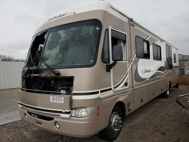 5B4MP67G843387829 - 2004 FTWD MOTORHOME TAN photo 2