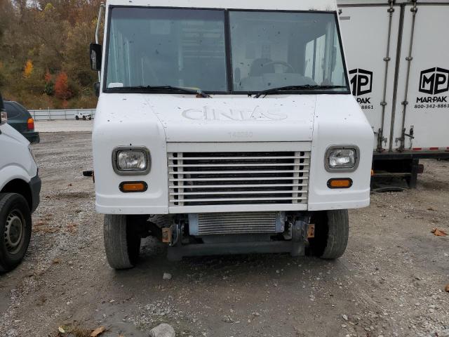 4UZAANBW83CL12470 - 2003 FREIGHTLINER CHASSIS M WHITE photo 9