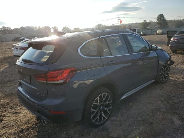 WBXJG9C03M5S05551 - 2021 BMW X1 XDRIVE2 GRAY photo 4