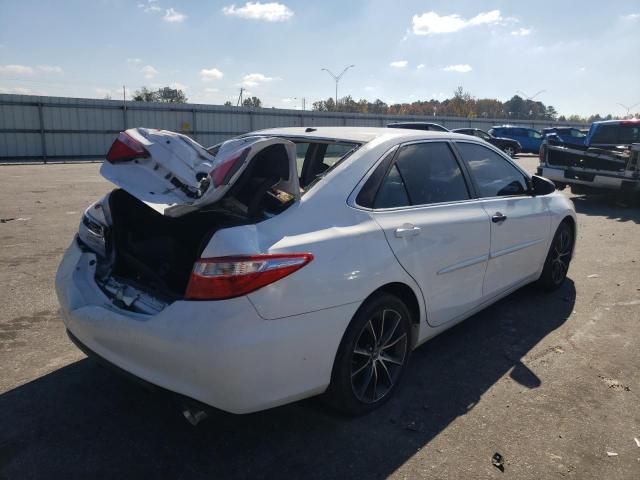 4T1BK1FKXFU564088 - 2015 TOYOTA CAMRY XSE WHITE photo 4