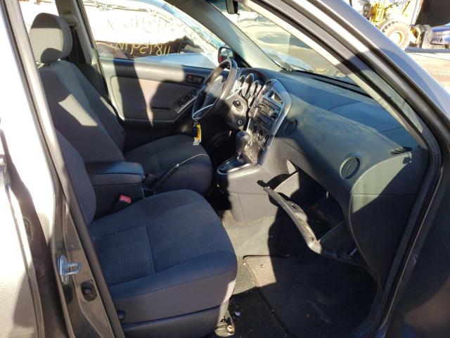 2T1KR32E26C572744 - 2006 TOYOTA MATRIX GRAY photo 5