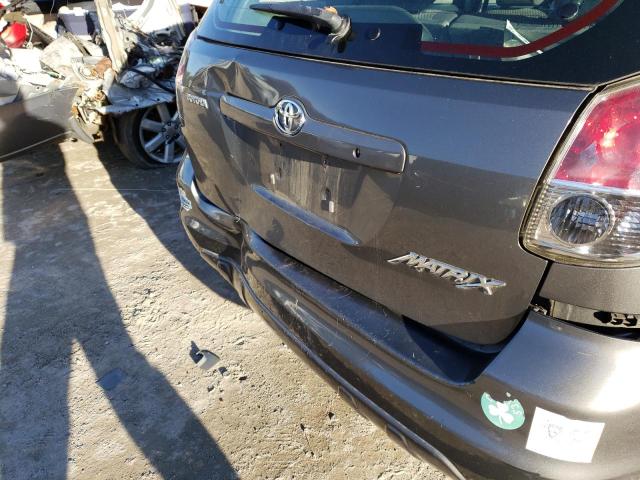 2T1KR32E26C572744 - 2006 TOYOTA MATRIX GRAY photo 9