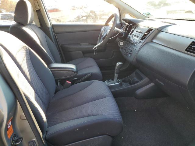 3N1BC13E28L373135 - 2008 NISSAN VERSA GRAY photo 5