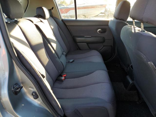 3N1BC13E28L373135 - 2008 NISSAN VERSA GRAY photo 6