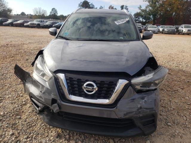 3N1CP5CU8KL501361 - 2019 NISSAN KICKS S GRAY photo 9