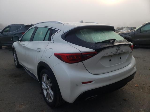 SJKCH5CP5HA019481 - 2017 INFINITI QX30 BASE WHITE photo 3