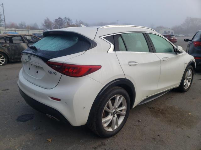 SJKCH5CP5HA019481 - 2017 INFINITI QX30 BASE WHITE photo 4