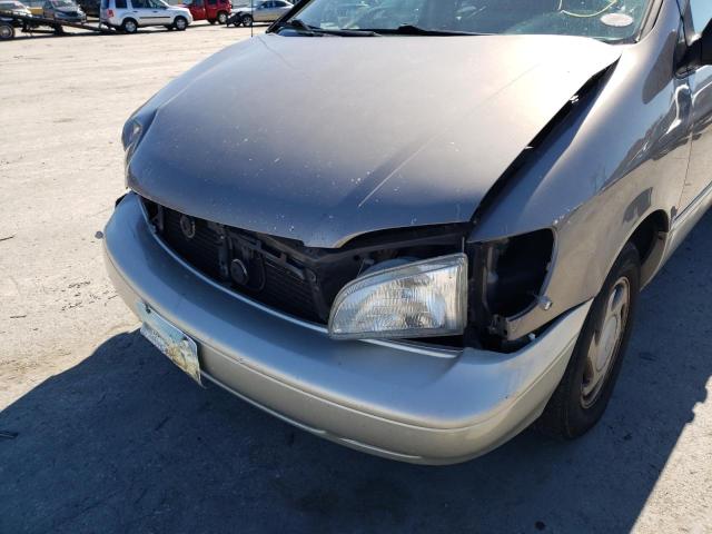 4T3ZF13C6XU140691 - 1999 TOYOTA SIENNA LE GRAY photo 9