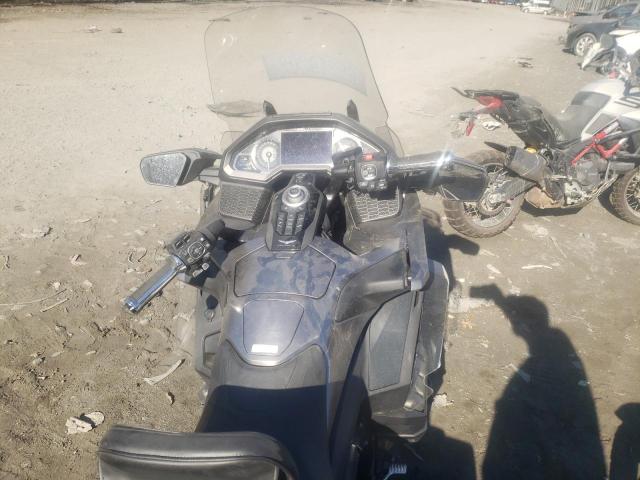 JH2SC7947JK000072 - 2018 HONDA GL1800 B GRAY photo 5