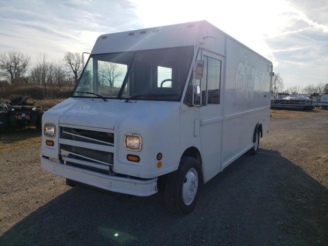 4UZAANBW81CJ13674 - 2001 FREIGHTLINER CHASSIS M WHITE photo 2