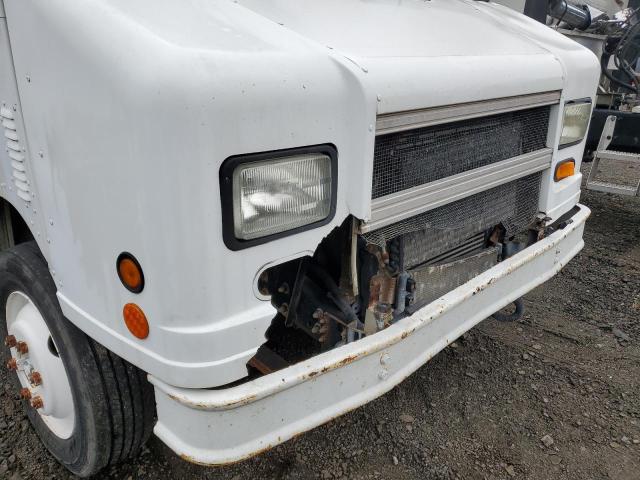 4UZAANBW31CJ35825 - 2001 FREIGHTLINER CHASSIS M WHITE photo 9