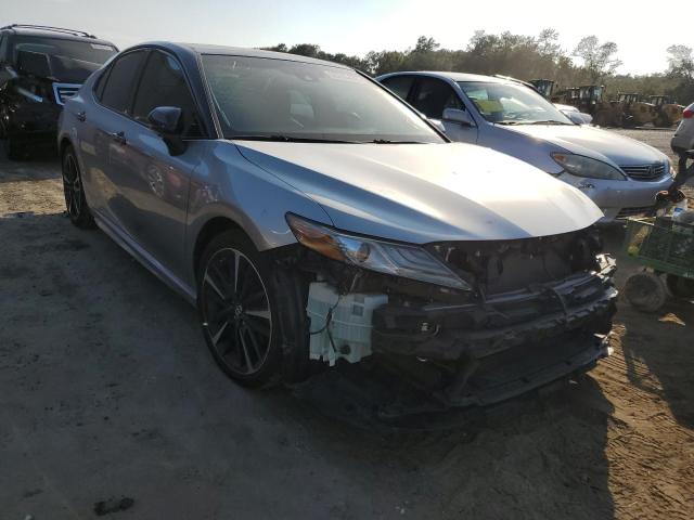 4T1B61HK8JU075117 - 2018 TOYOTA CAMRY XSE SILVER photo 1