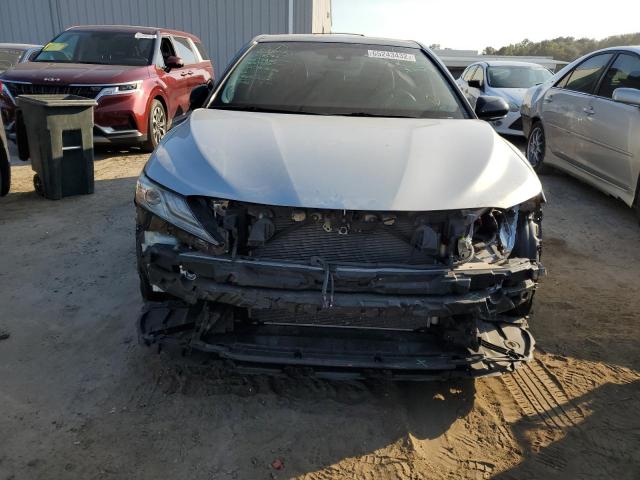 4T1B61HK8JU075117 - 2018 TOYOTA CAMRY XSE SILVER photo 9