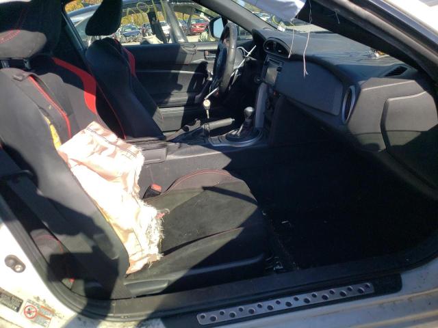 JF1ZNAA14F8701873 - 2015 TOYOTA SCION FR-S WHITE photo 5