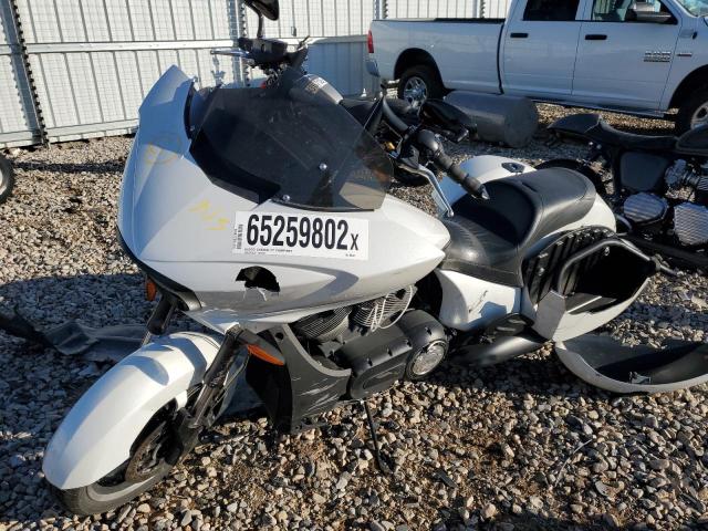 5VPDW36NXE3030974 - 2014 VICTORY MOTORCYCLES CROSS COUN WHITE photo 2