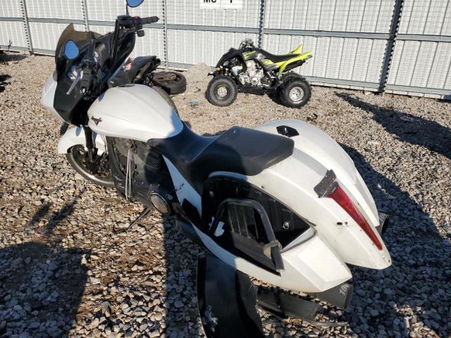 5VPDW36NXE3030974 - 2014 VICTORY MOTORCYCLES CROSS COUN WHITE photo 3