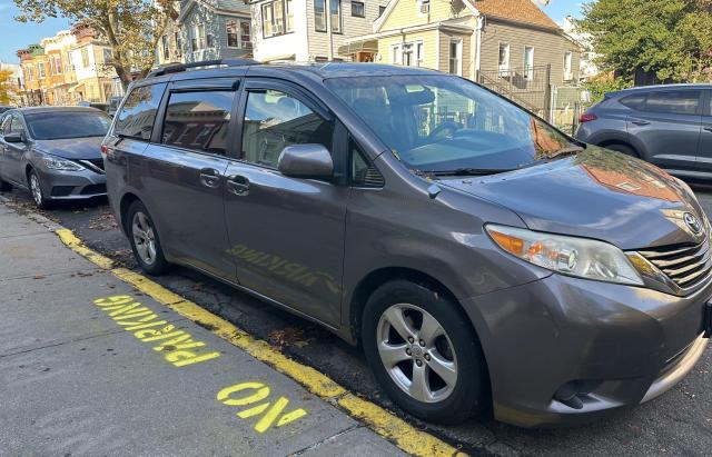 5TDKK3DCXCS210082 - 2012 TOYOTA SIENNA LE GRAY photo 1