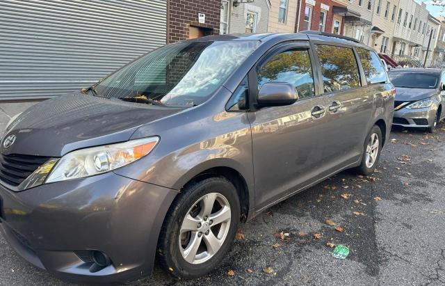 5TDKK3DCXCS210082 - 2012 TOYOTA SIENNA LE GRAY photo 2