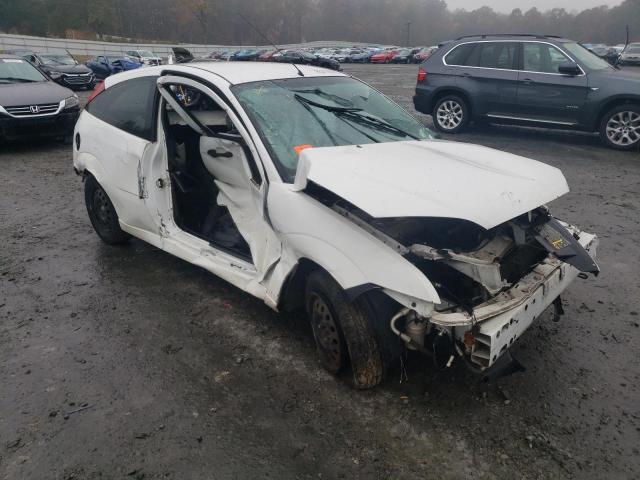 3FAFP31N85R143504 - 2005 FORD FOCUS ZX3 WHITE photo 1