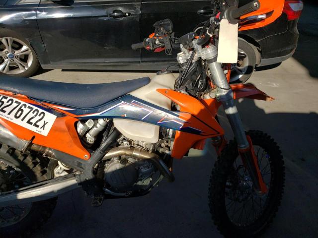 VBKEXK403NM437660 - 2022 KTM 500 EXC-F ORANGE photo 5