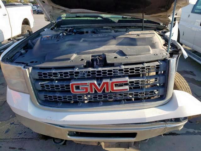 1GT413C83BF135801 - 2011 GMC SIERRA C35 WHITE photo 7