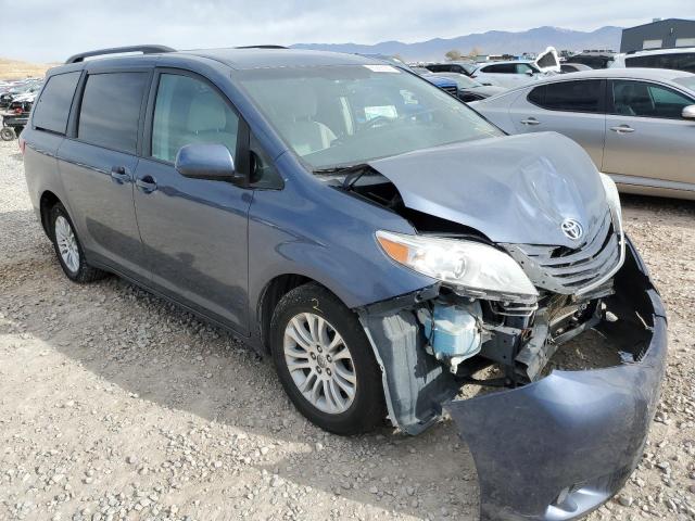 5TDKZ3DC5HS830499 - 2017 TOYOTA SIENNA LE BLUE photo 1